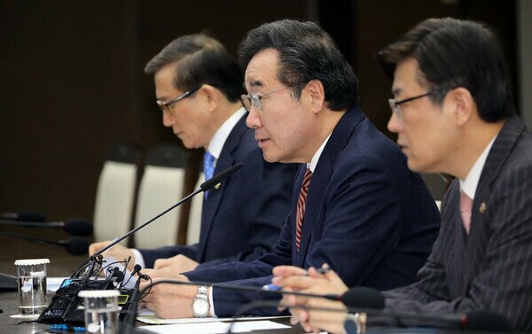 [칼럼] 이낙연 총리는 유임이 최선입...