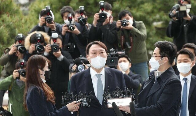 “尹 직무정지 소송 ‘각하’, 총장 ...