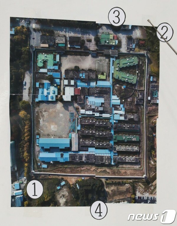 17일 오전 광주 서구 5·18기념문화센터 시민사랑방에서 5·18암매장지로 추정되는 '옛 광주교도소 암매장 발굴 현안 언론 브리핑'이 열리고 있다. 사진은 옛 광주교도소 암매장 추정 위치. 2017.11.17 /뉴스1 © News1