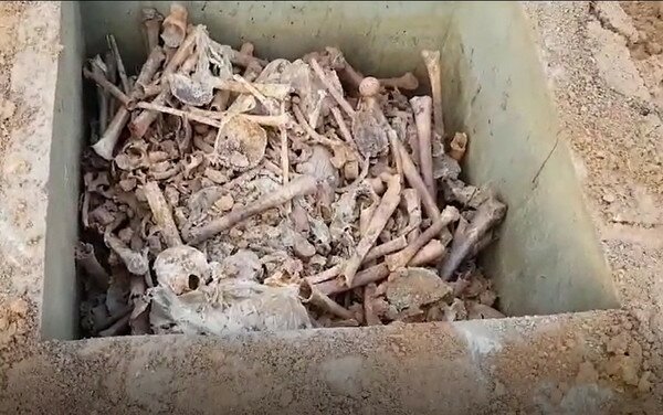 20일 광주 북구 문흥동 옛 광주교도소 부지에서 발견된 시신 40여구 중 일부. 이날 옛 광주교도서에서 신원을 알 수 없는 유골이 다수 발견돼 법무부가 사실관계 확인에 나섰다.(5·18민주화운동부상자회 제공)2019.12.20/뉴스1