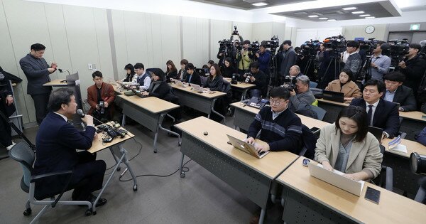 이 전 총리는 4·15 총선에서 '대한민국 정치 1번지'인 서울 종로에 더불어민주당 후보로 출마한다. 또한 민주당 공동상임선거대책위원장직도 수락했다. 2020.1.23/뉴스1